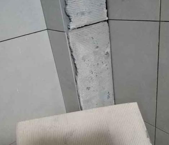 潮州瓷砖空鼓维修公司分享下厨房瓷砖脱落的补救措施。